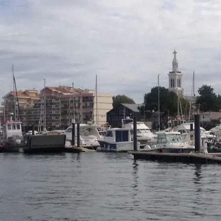 Les Pieds Dans L'eau By Interhome