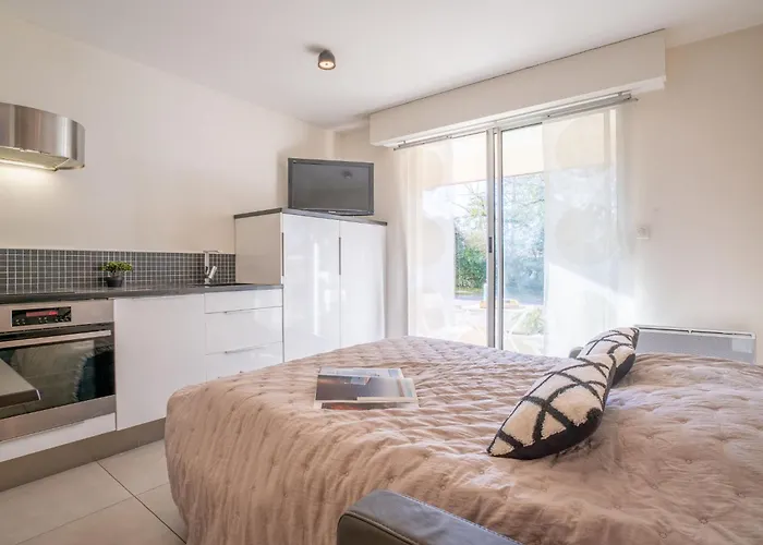 Les Pieds Dans L'eau By Interhome