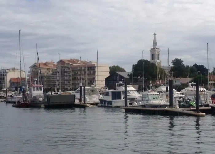 Les Pieds Dans L'eau By Interhome